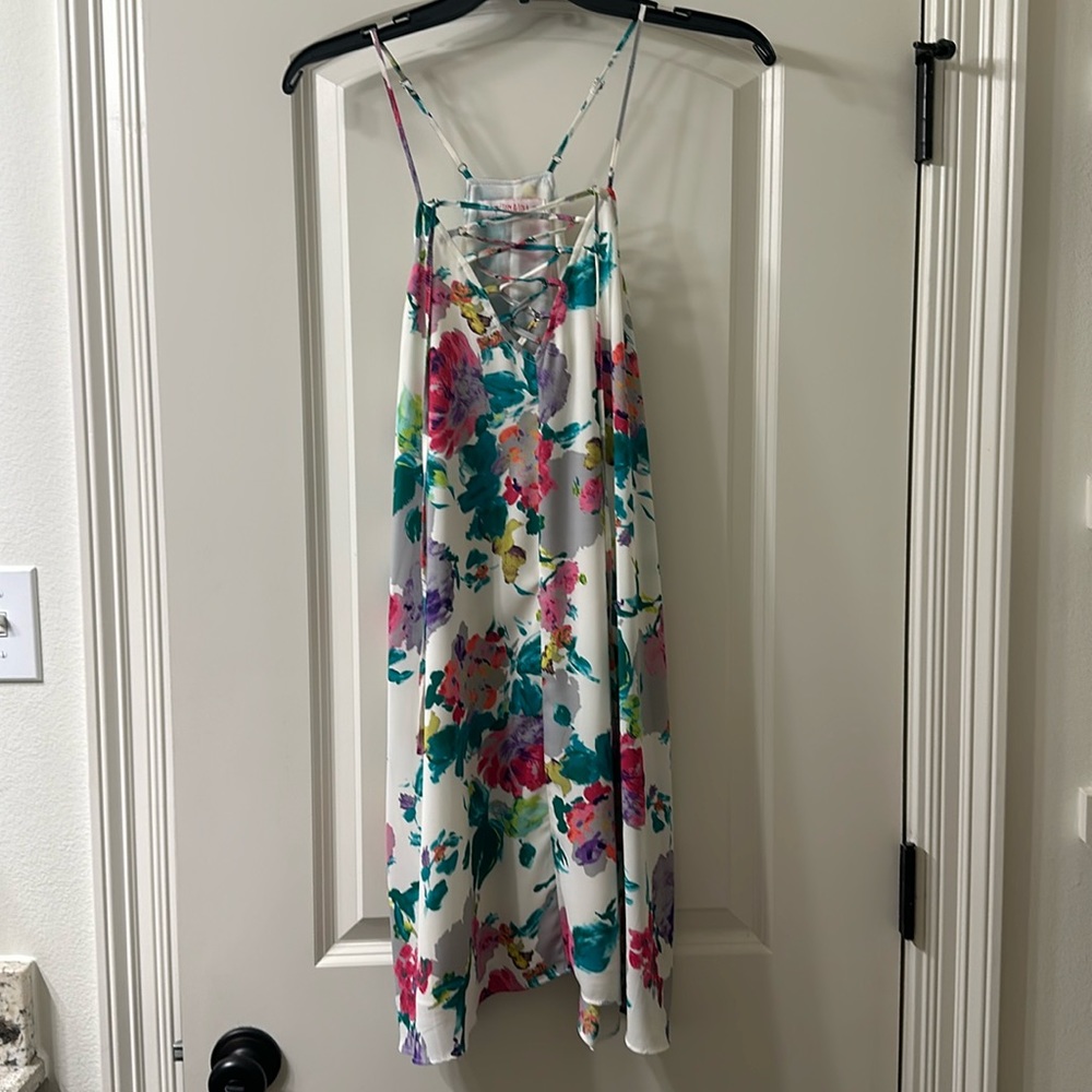 Cute Floral Izzy + Lola dress! Great for spring/summer vacation